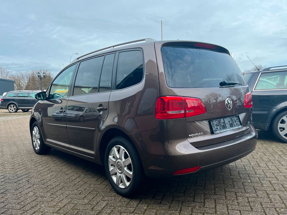 VW Touran Life 1.2 •Klima•PDC•MuFu•SitzHzg•TÜV 06/25•S-Heft in Helmstedt