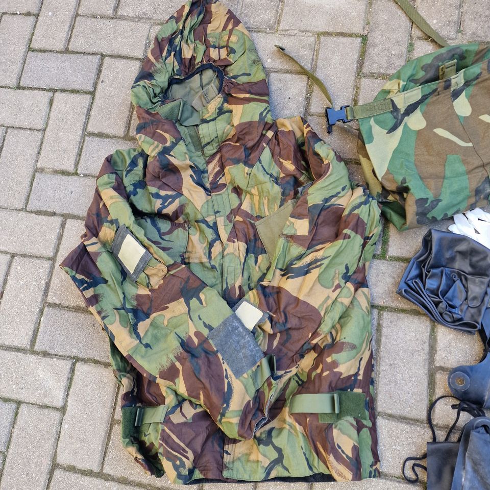 Army DPM NATO Anzug inkl Handschuhe und Überziehschuhe Größe S in Querfurt