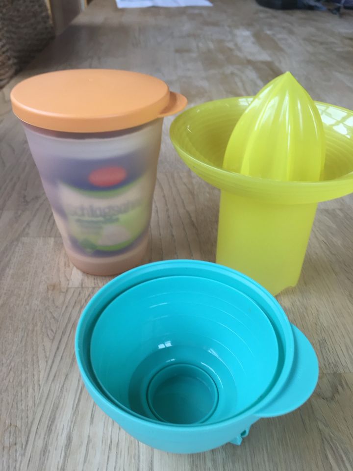 Tupperware Schüttelbecher Shake it Junge Welle Zitruspresse Set in Siegenburg