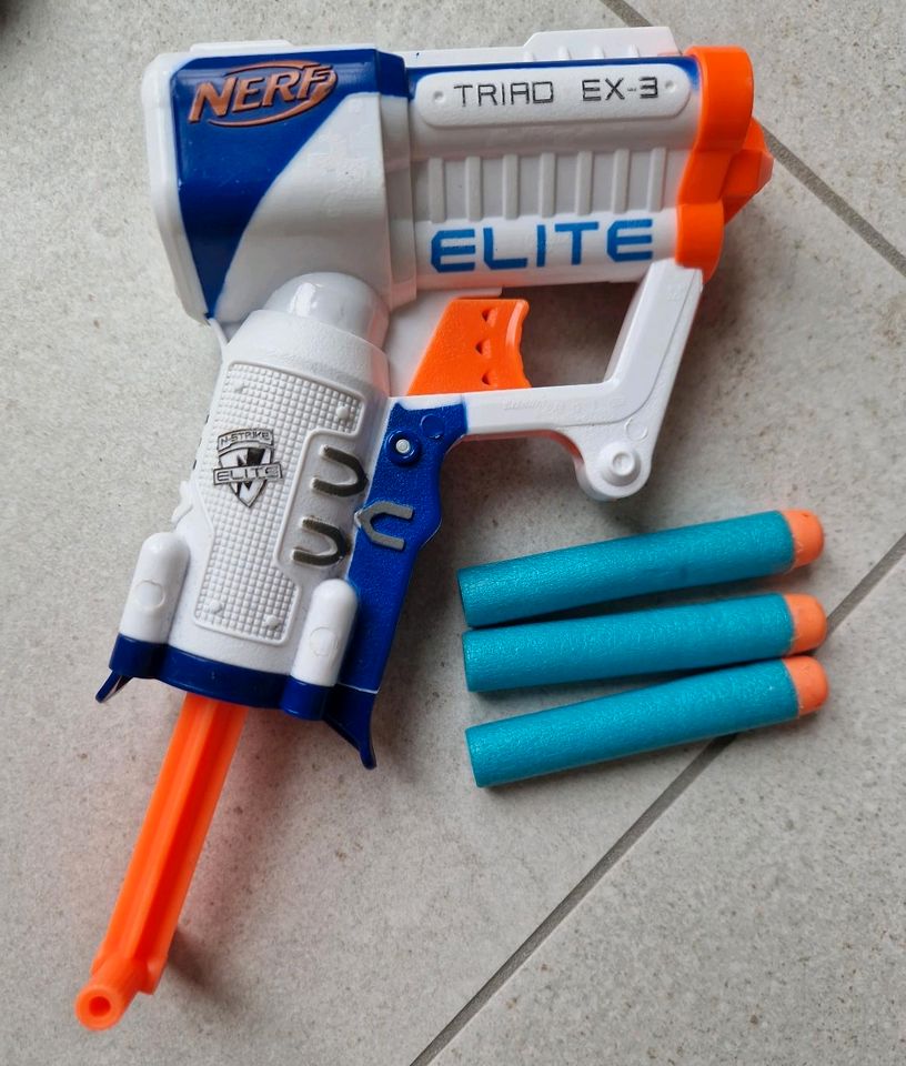 NERF 2 Stück mit je 3 Pfeilen N-Strike sharpfire, Elite fire in Euskirchen