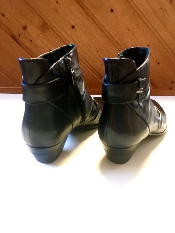 schwarze Tamaris Stiefeletten Gr. 37 Schuhe sehr guter Zustand in Wyhl