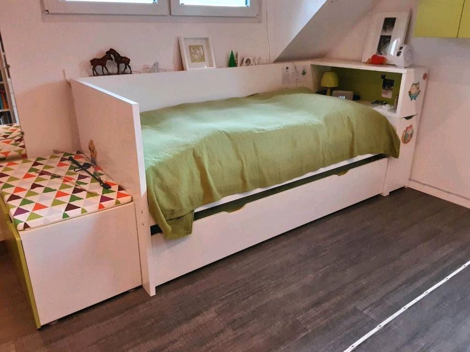 2 xkomplettes Kinderzimmer - Schränke, Bett, Schreibtisch - IKEA in Wuppertal