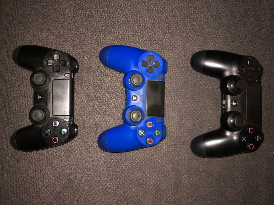 ps4 mit 3 controllern in Neubiberg