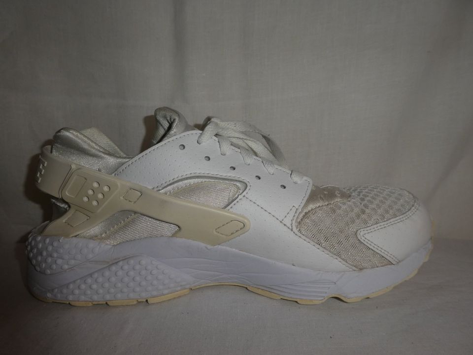 Ausgefallene Sneaker von NIKE AIR Huarache in Gr. 44 in Pohlheim