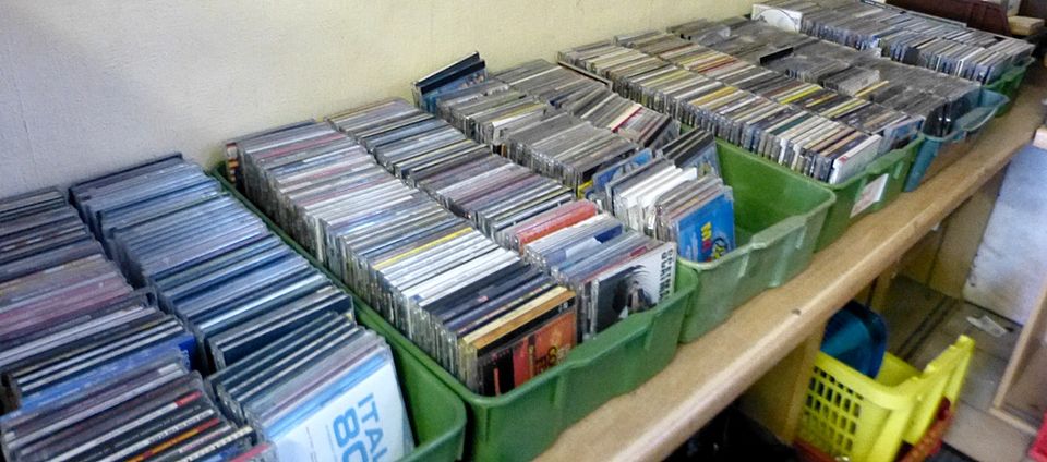 weit über 1000 CDs Sammlung, Restposte in Duisburg