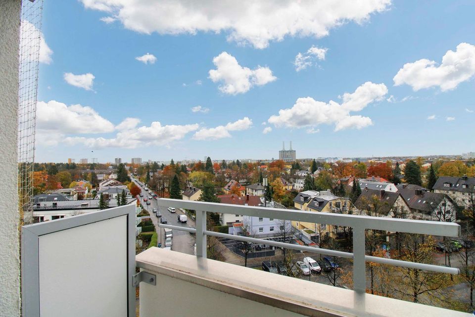 Penthouse-Flair: Gestaltbare, barrierearme 4,5-Zi.-Wohnung mit schönem Weitblick in München