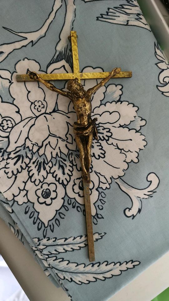 Kreuz Kruzifix, sehr fein gearbeitet in Bonn
