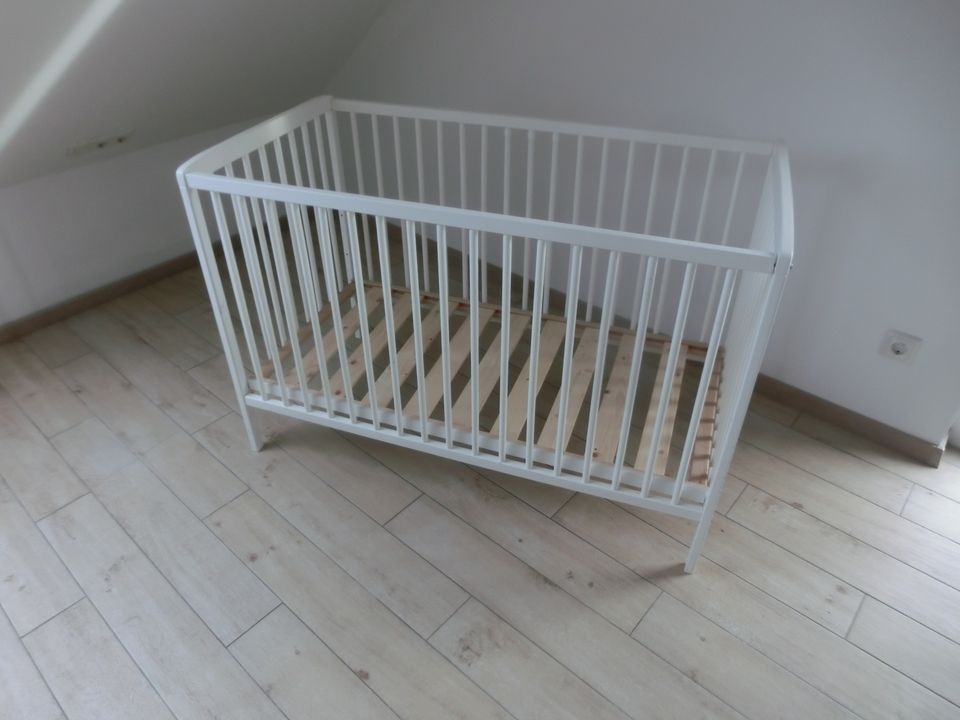 Baby Kleinkind Bett Gitterbett sehr guter Zustand in Würzburg
