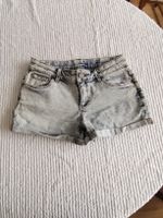 Kurze Jeans Shorts in Blau/Weiß mit verstellbarem Bund Nordrhein-Westfalen - Unna Vorschau