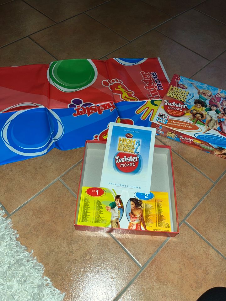 MB Spiele Twister Moves High School Musical 2 in Grünendeich Niederelbe