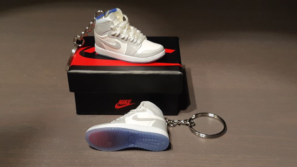 Air Jordan 1 High miniatur Sneaker mit Box / Anhänger / Diverse in Langenfeld