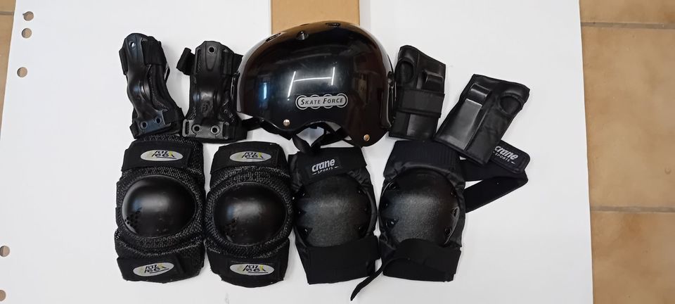 Inline Skater  Schutzausrüstung mit Helm Größe 58 in Ingolstadt