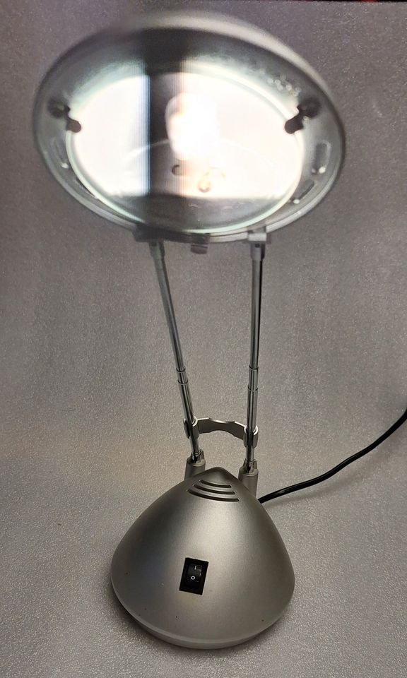 LED Schreibtischlampe Silber.Guter Zustand in Bad Wildungen
