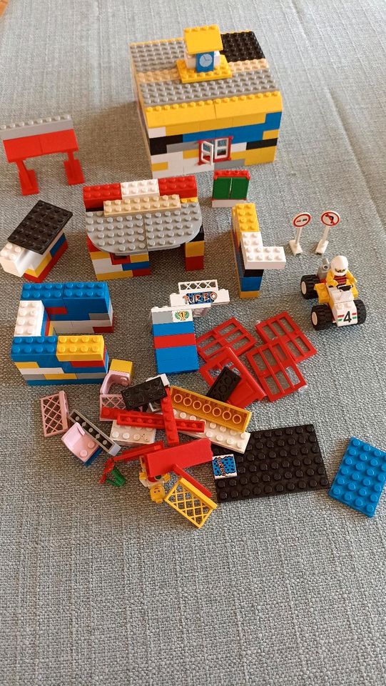 Diverse Lego-Bausteine in Schellerten