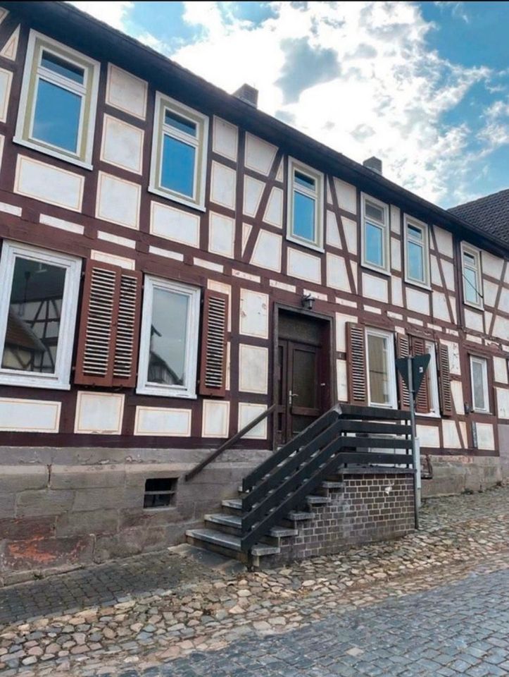 Großzügiges Fachwerkhaus mit Scheune & Garten mitten in Rosenthal in Marburg