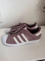 Superstar adidas Lila / Weiß Gr. 38 2/3 - Neuwertig Altona - Hamburg Iserbrook Vorschau