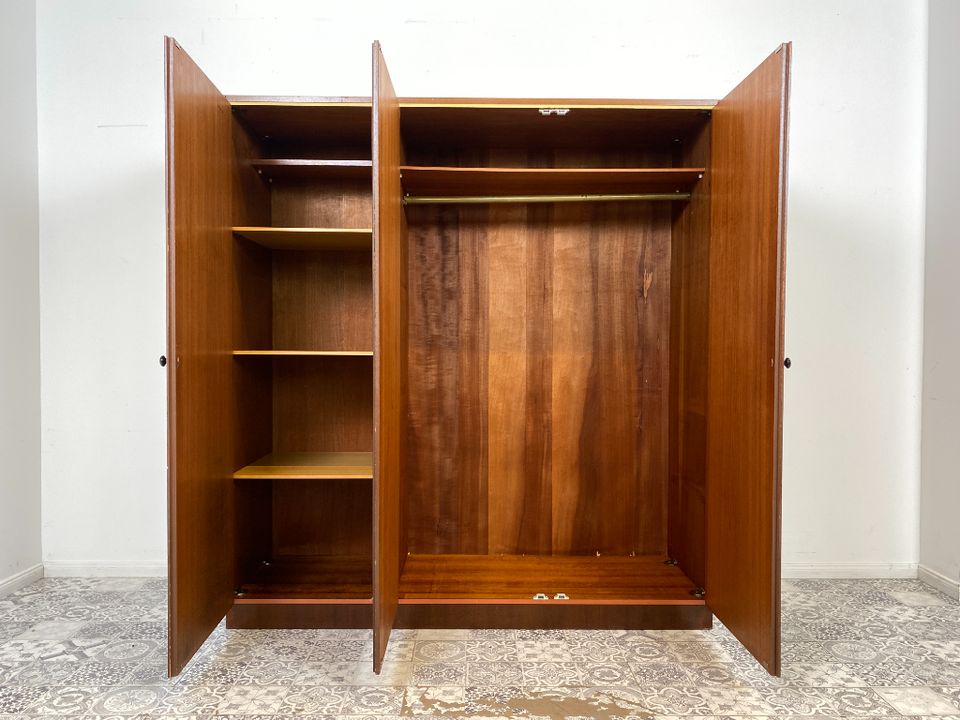 WMK Minimalistischer und sehr geräumiger Retro Kleiderschrank mit perfekter Aufteilung # Schrank Wäscheschrank Schlafzimmerschrank Wardrobe Garderobe 50er 60er Mid-Century Vintage # Lieferung möglich in Berlin