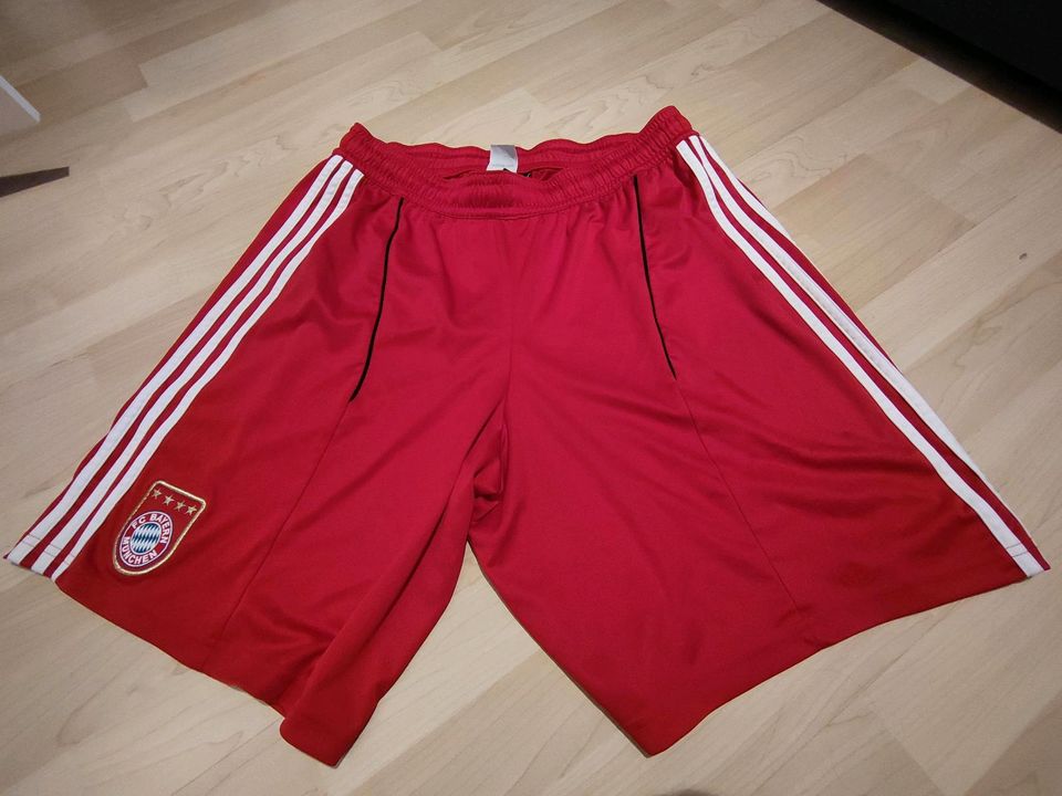 FC Bayern Adidas Trikothose - Größe XL - Saison 2010/2011 in Obertraubling