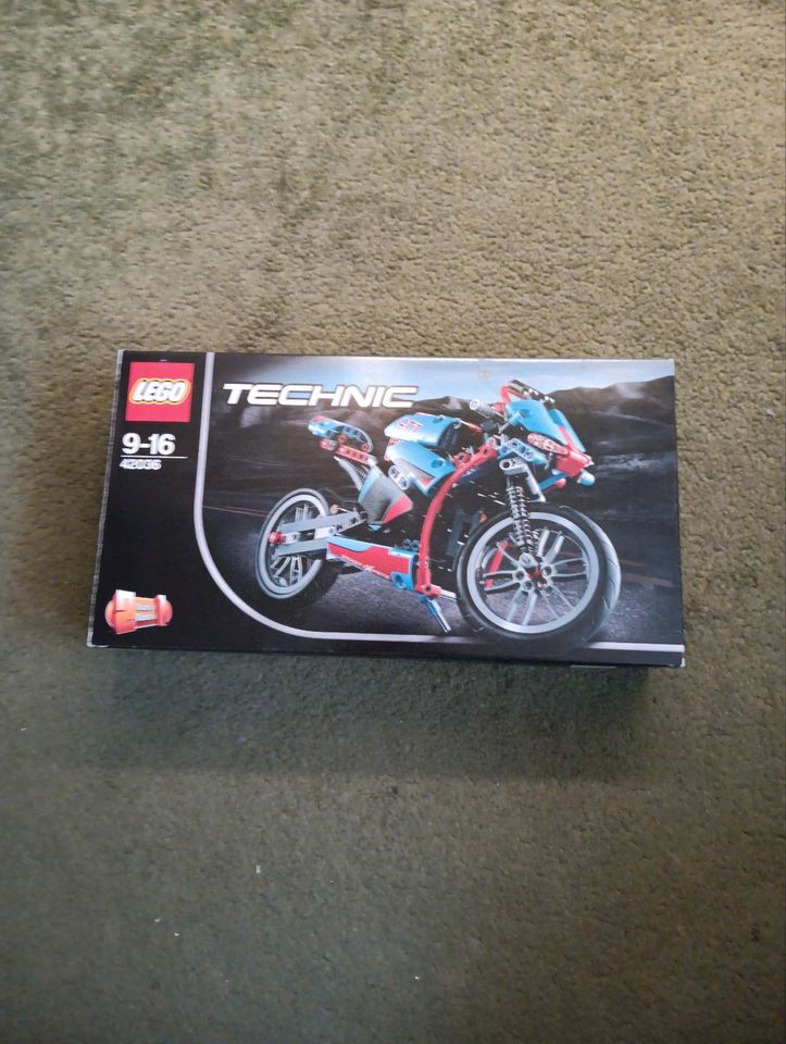 Lego Technic Motorrad 42036 in Hilden