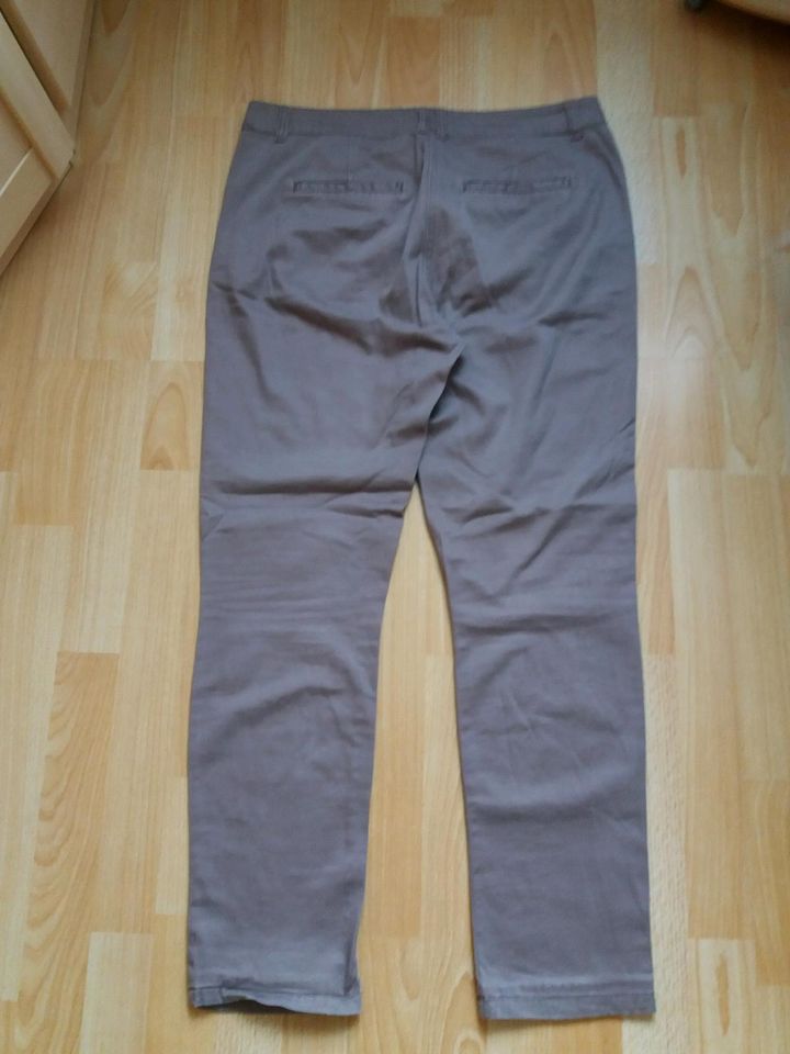 Größe 36 Damenhose, Marke Vero Moda Farbe Rosenholz in Herzberg am Harz