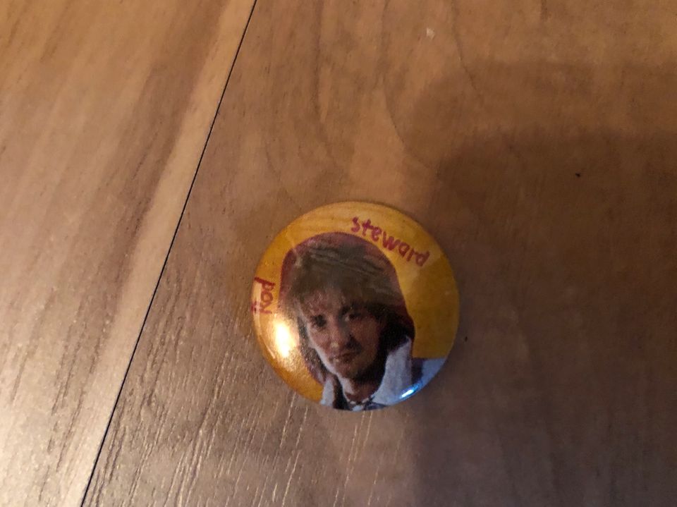 Button von Rod Stewart aus den 80ern in Oberwesel