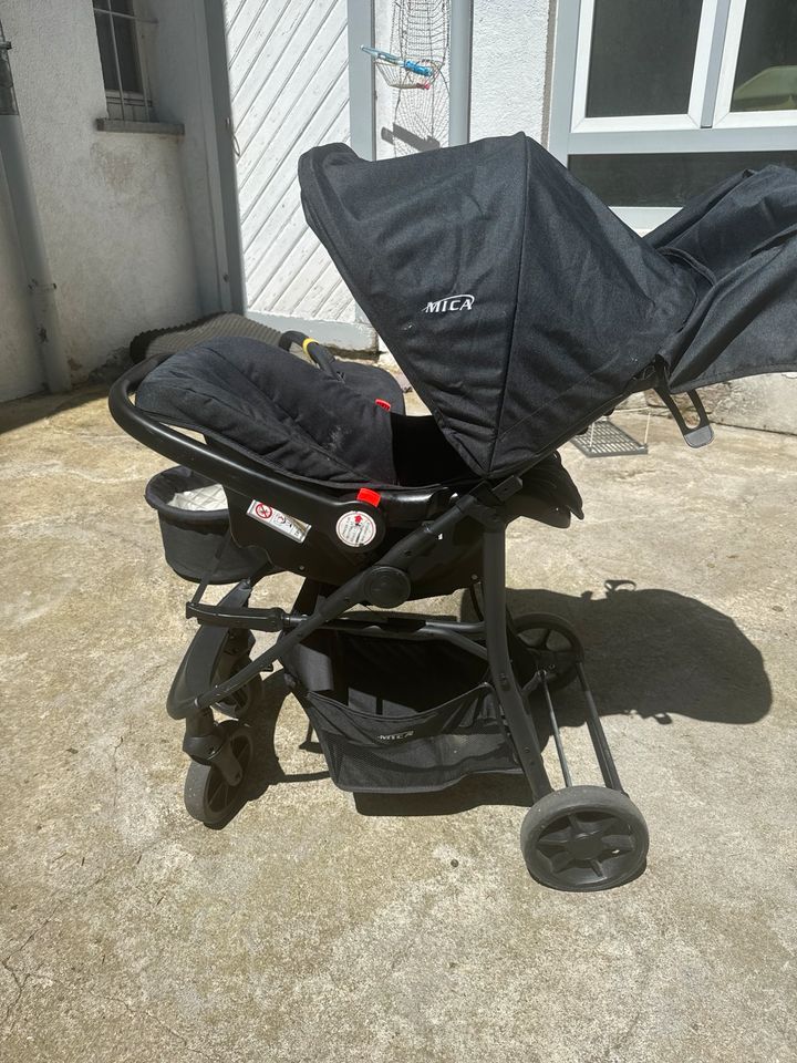 Kinderwagen mit Babyschale und Wanne in Steißlingen