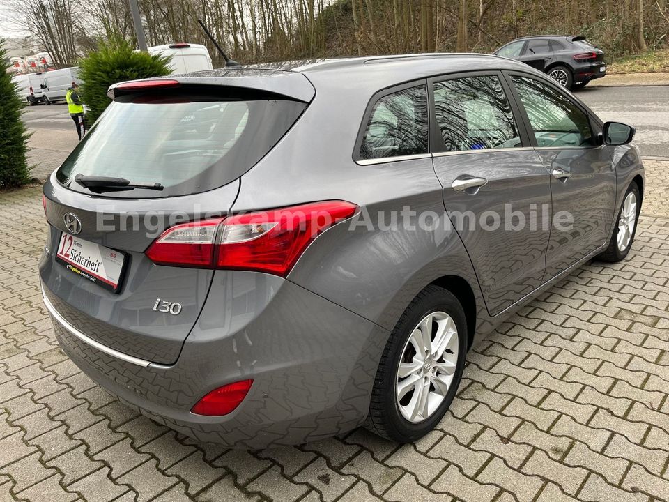 Hyundai i30 1.6 cw Style/AUTOM./TEILLEDER/ALLW./KEYLESS in Oer-Erkenschwick