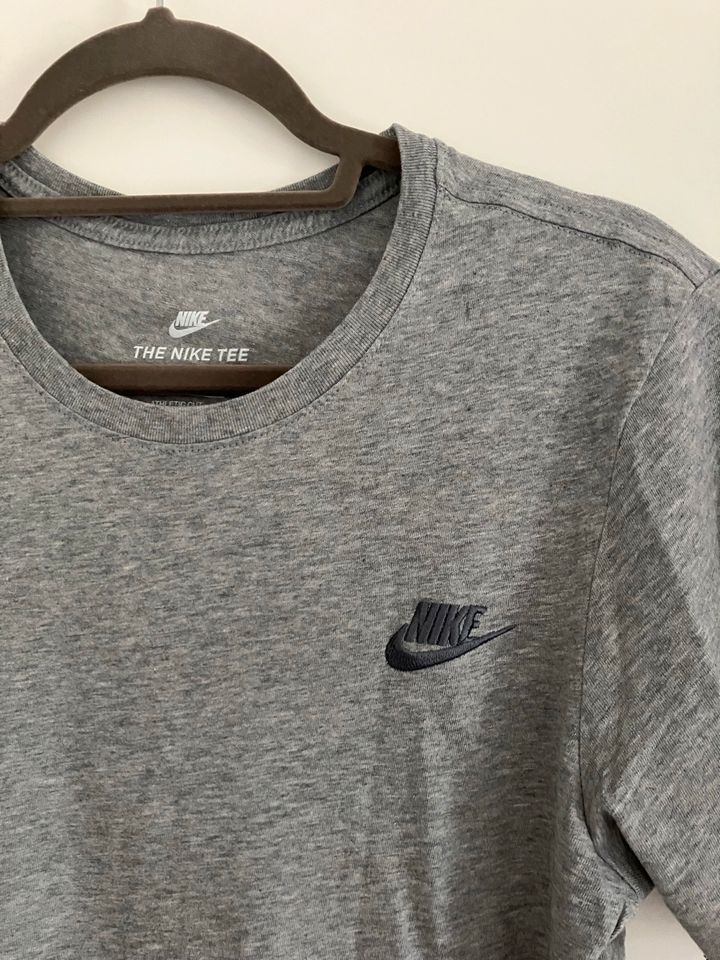 NEUES Nike Tshirt Herren grau Gr.S in Emmendingen