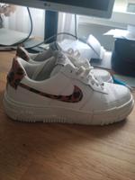 Nike Air Damen Sneaker 38.5 Hessen - Ortenberg Vorschau