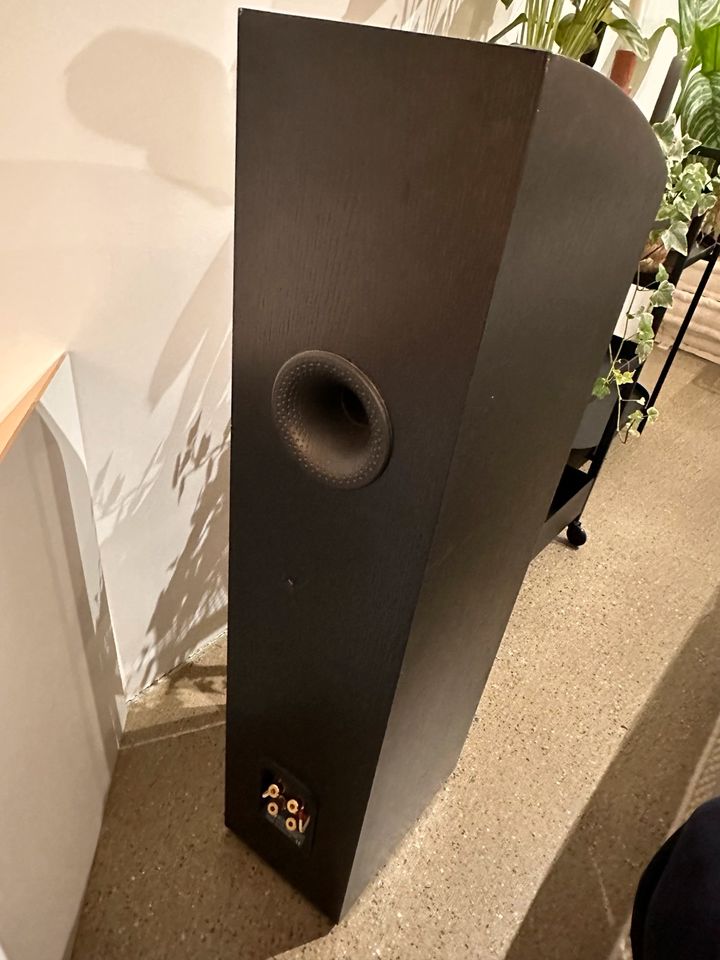 Bowers & Wilkins 704 Lautsprecher paar schwarz High End in Köln