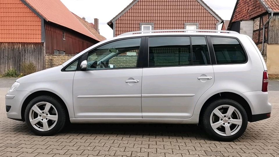 VW TOURAN 2,0 TDI Automatik HIGHLINE in Salzgitter