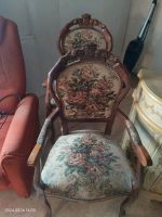Gut erhalten alte Stühle und dazugehöriger Esstisch Sachsen - Lauta Vorschau