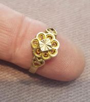 Gold ring 585 karat  es wiegt 2 Gramm Hessen - Hanau Vorschau