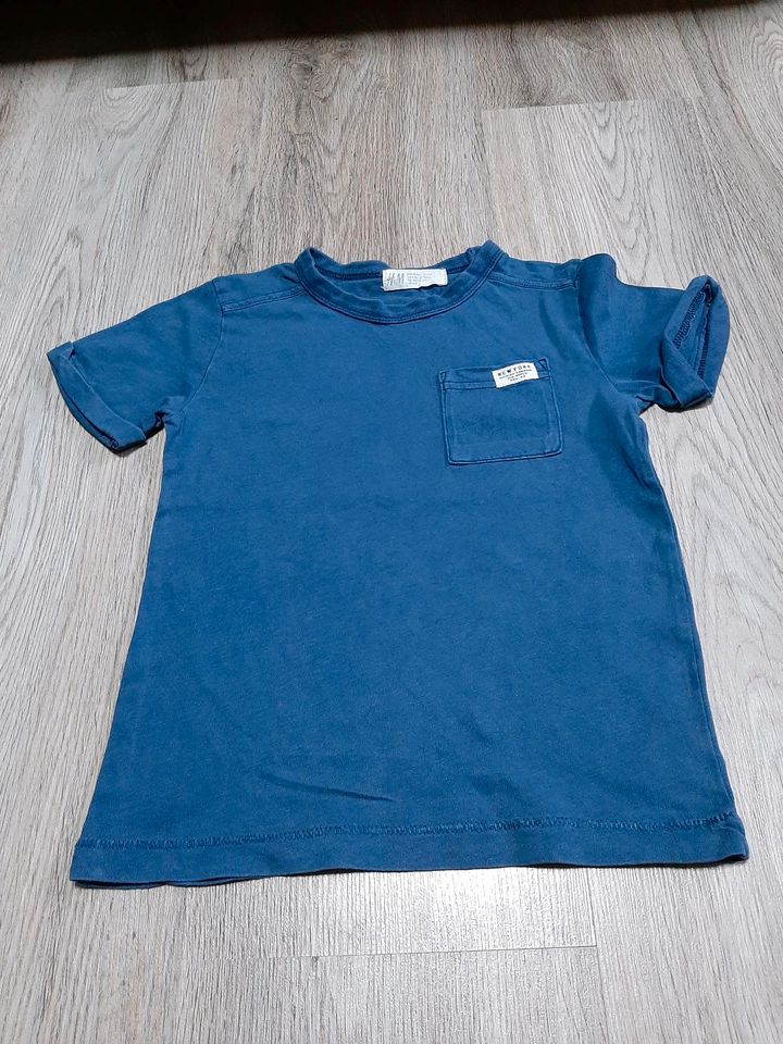 Blaues T-Shirt in Größe 98/104 von H&M in Bartenshagen-Parkentin