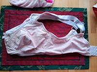 *Schöner rosa-weißer BH in Größe 95 C* Hessen - Bruchköbel Vorschau