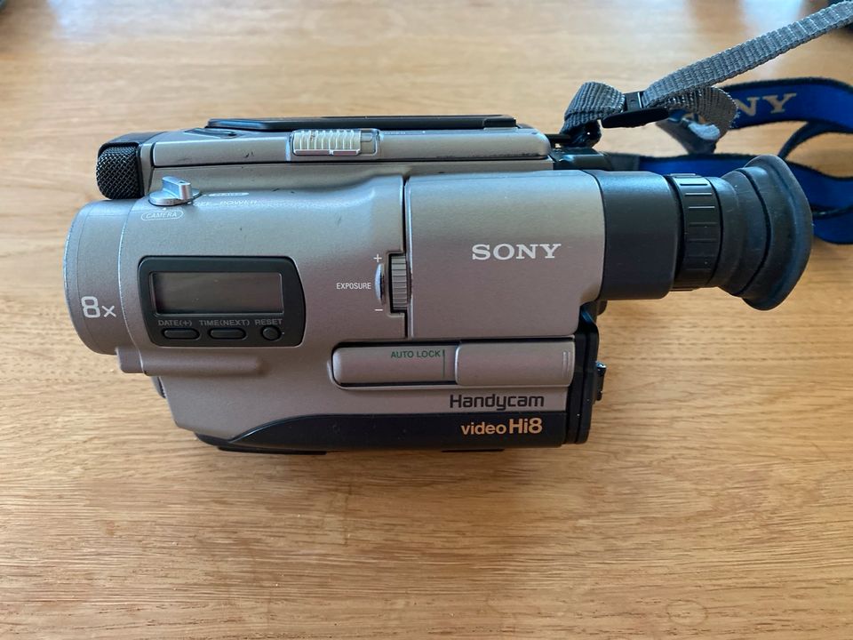 Sony Hi8 Camcorder CCD-TR18E in Haren (Ems)