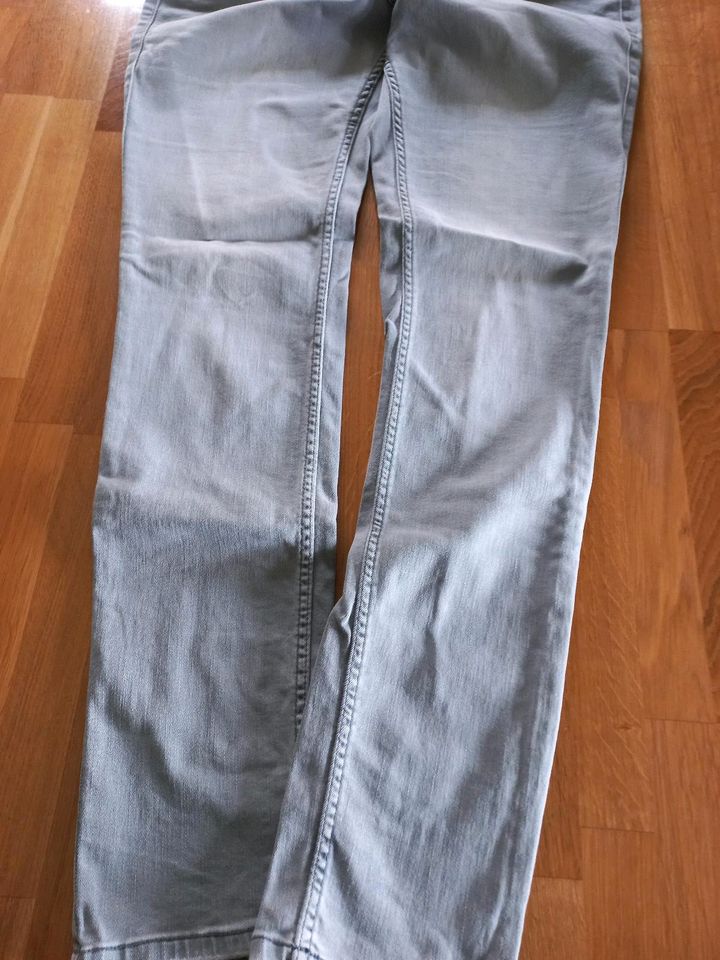 S.Oliver Damen Jeans Gr. 44 L32 neuwertig in Pfullendorf