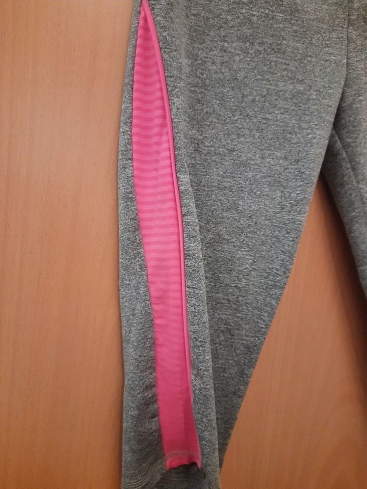 Mädchen, Sport Fitness Hose, Leggins, ¾, Gr. 140, Neu in Nieheim