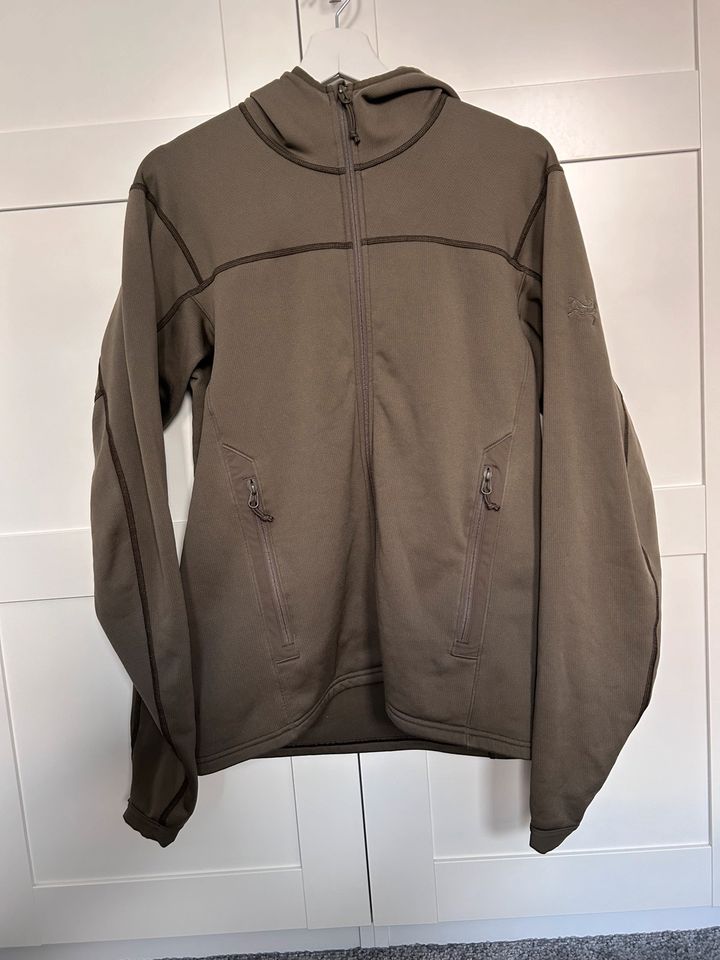 Arc’teryx LEAF Naga Hoody Full Zip (2Gen) in G.M und Ranger Green in Kiel