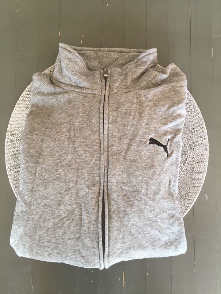 PUMA Jacke mit durchgehendem Reißverschluss in Passau