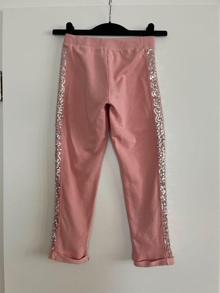 H&M Jogginghose Sweathose Gr 128 / 7 8 rosa Pailletten in Frankfurt am Main