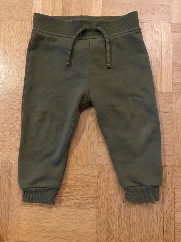 Stoffhose / Joggingshose Gr. 74 in Stuttgart