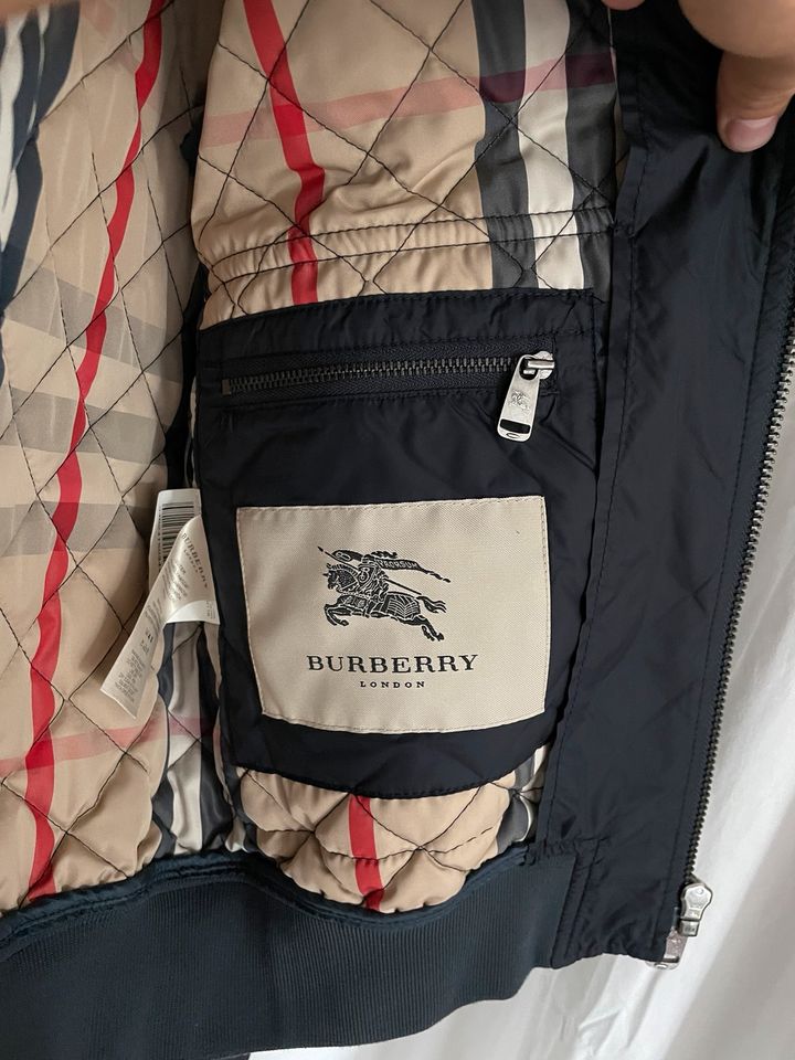 Neuwertige Burberry Steppjacke Jacke Blouson Gr. M navy blue in Hamburg