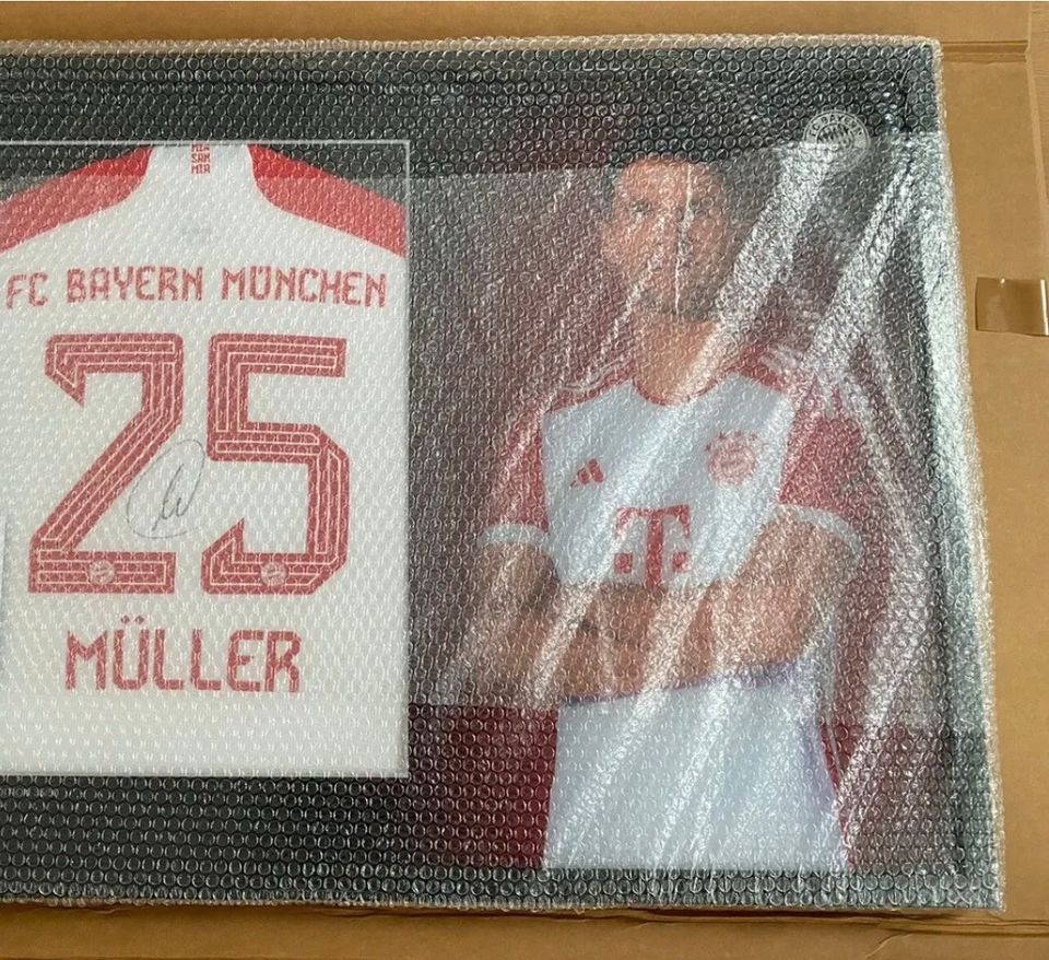 Trikot Thomas Müller , gerahmt Original signiert FC Bayern in Warburg