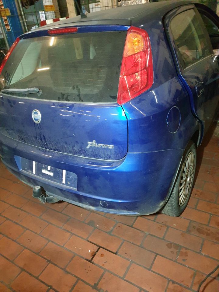 Schlachte Fiat Grande Punto 1,416v Bj 2006  Blau in Köln