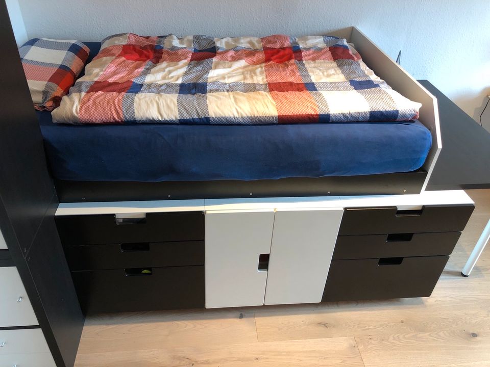 Custom Bett 120x200 mit Schreibtisch aus IKEA Möbeln in Lehrte