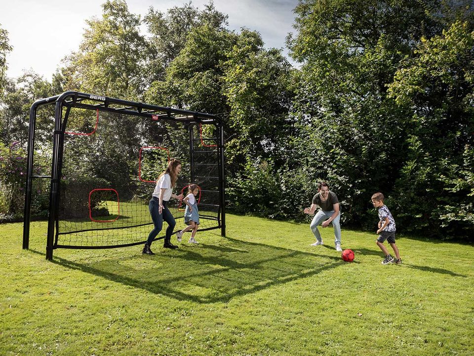 Berg Trampoline &  Play Base  Lagerräumung  Probespringen möglich in Borgholzhausen