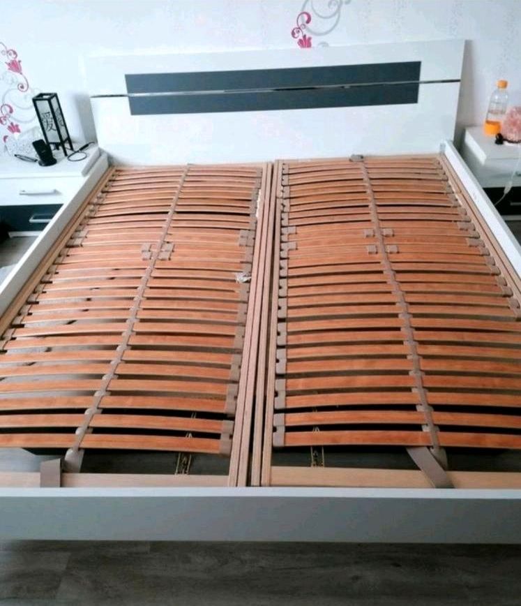 180x200 Bett inkl Matratzen und Lattenroste in Peine