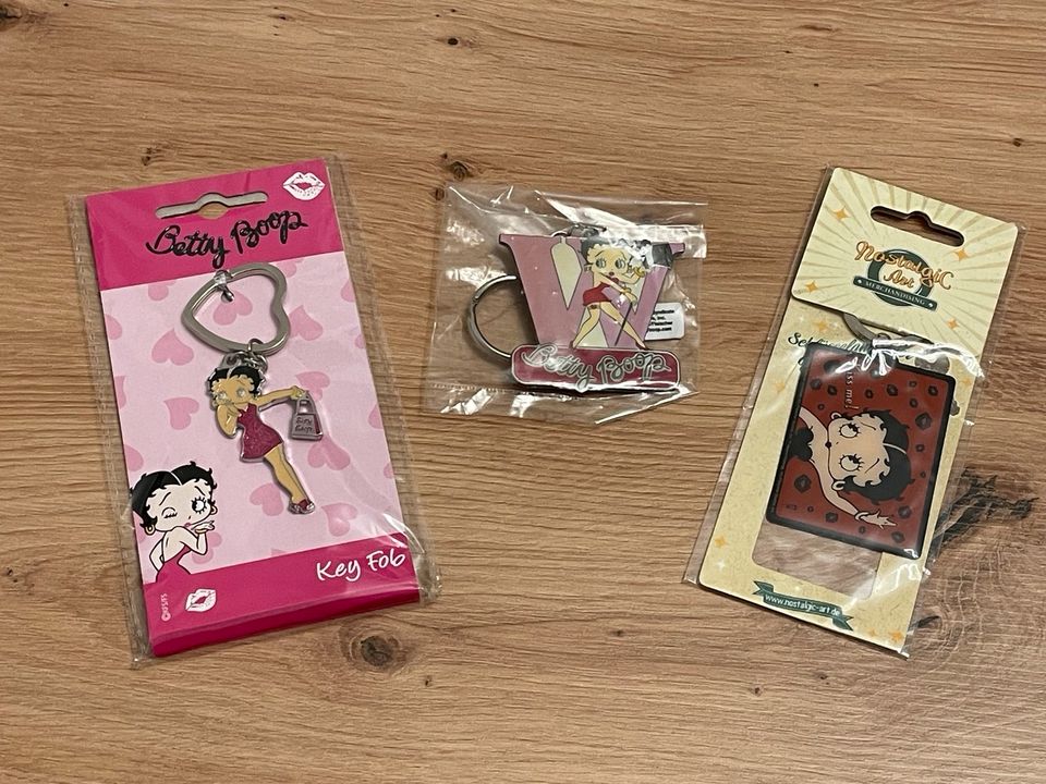 Betty Boop Buttons Patches Pins Schlüssel-Anhänger Tasche T-Shirt in Berlin