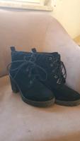 H&M Pumps Boots schwarz mit Absatz Gr. 39 guter Zustand Baden-Württemberg - Gaggenau Vorschau